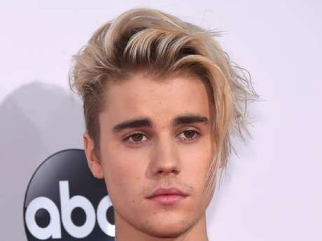 JUSTIN BIEBER