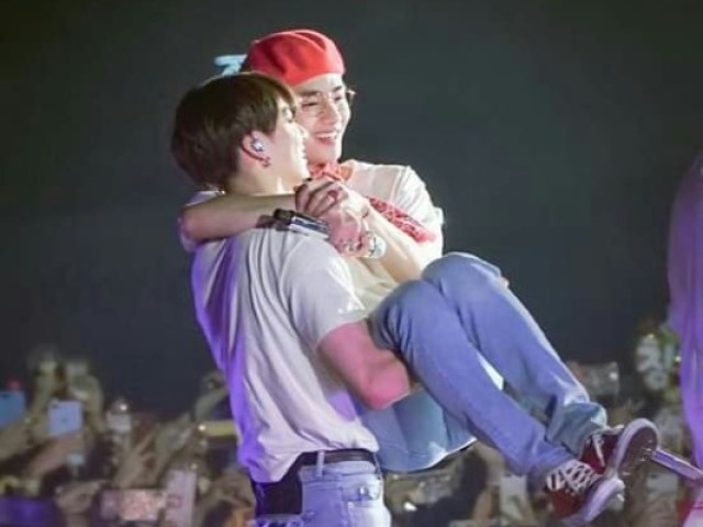 Com os VKook, afinal ela é a filhinha deles-