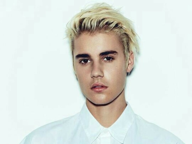 JUSTIN BIEBER