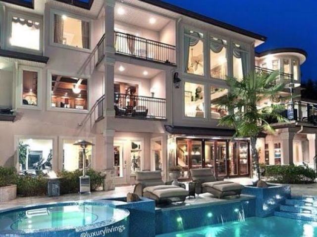 Luxuosa