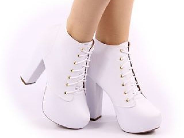 essas botas de princesinha fica perfeito<33