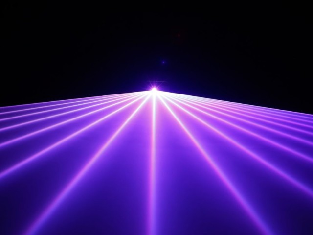 Roxo.