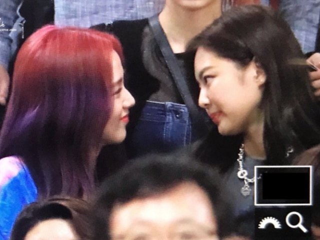 jisoo e jennie 
(jensoo)