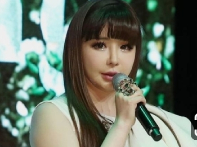 Park Bom ( ex 2ne1, solo)