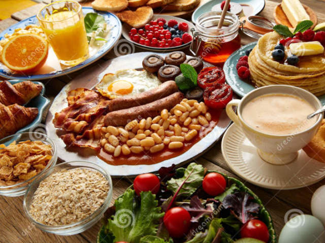 Um café daqueles bem reforçado pra esperar até a hora do almoço na faculdade