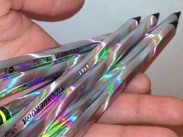 *HOLOGRAPHIC*
Tumblr, meu estilo!