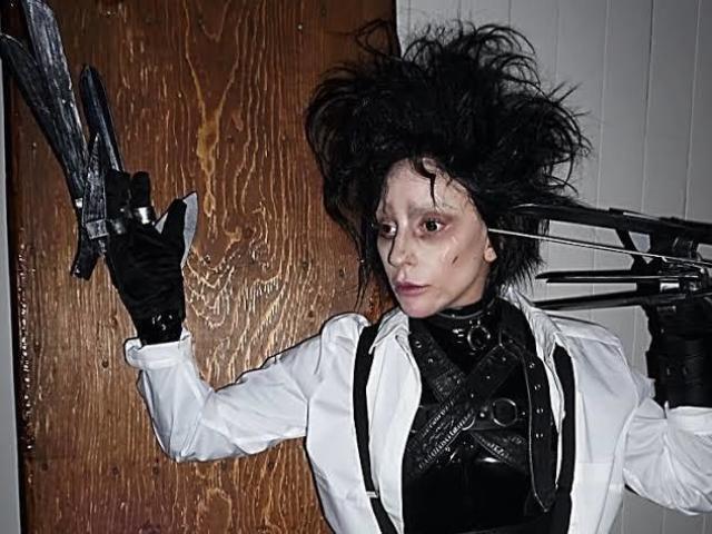 Lady Gaga Mãos de Tesoura