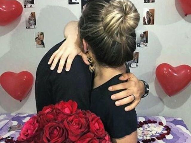 fez uma surpresa antes da festa, com rosas e tudo