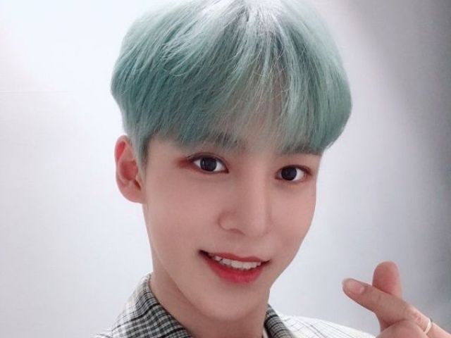 Yunho (Ateez)