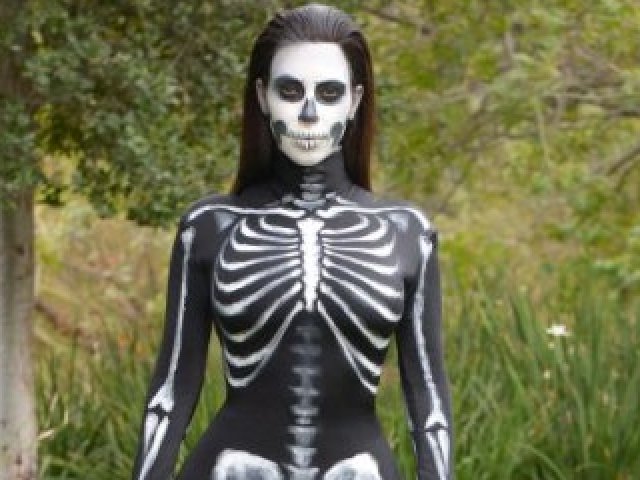 Kim Kardashian Esqueleto