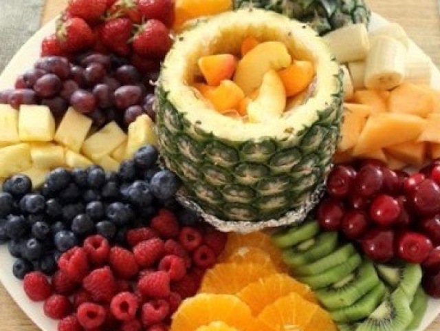 muitas frutas! ~_~