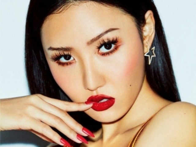 Hwasa (MAMAMOO)