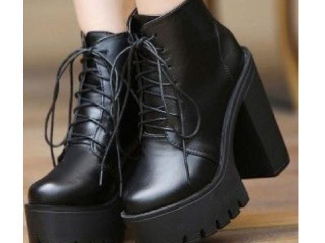 Botas escuras♡