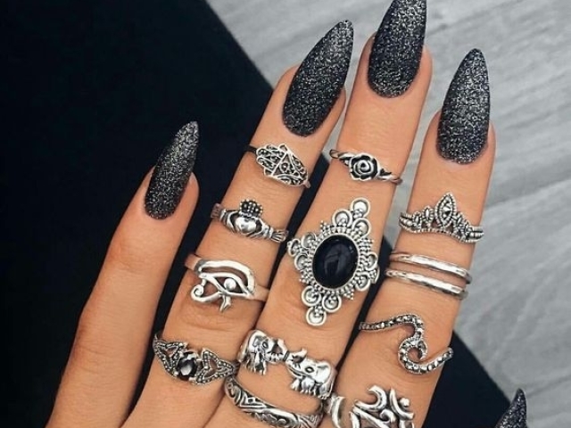 Um preto preto sabe?
▪▪▪▪