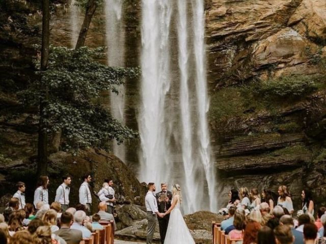 Perto de uma cachoeira