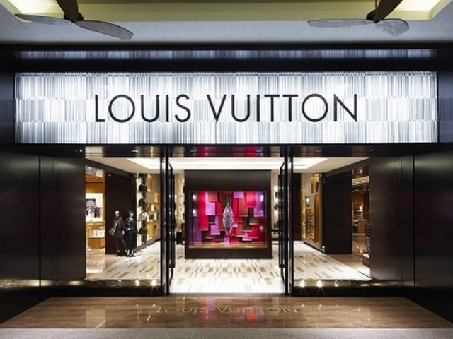 Eu prefiro é a Louis Vuitton.