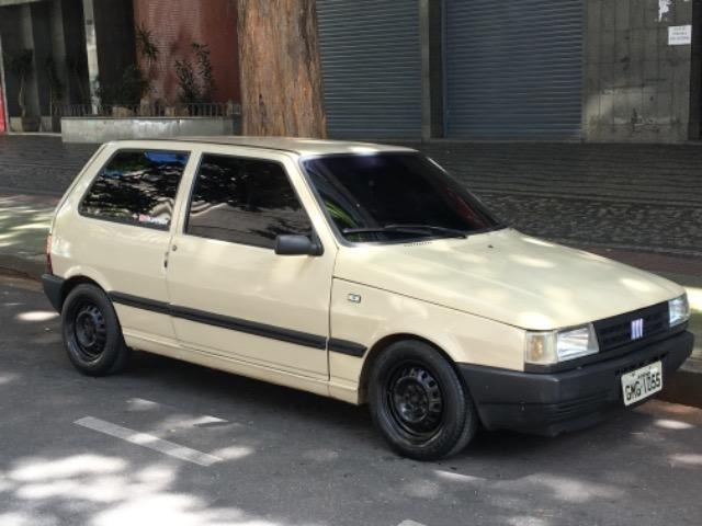 Tenho um Fiat Uno.