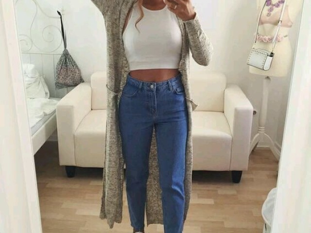 Croppd Branco,calça jeans,cardigã e tênis branco