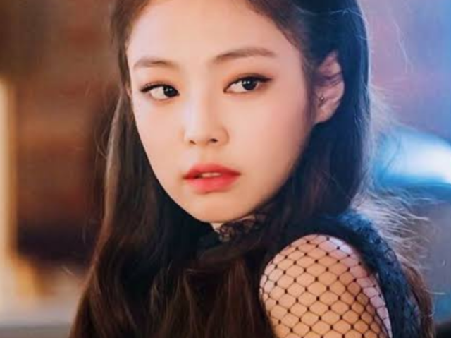 Jennie
(Black pink)