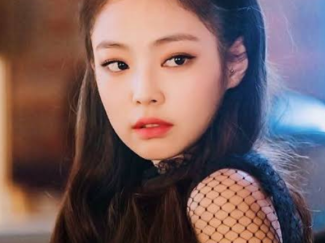 Jennie 
(Black pink)