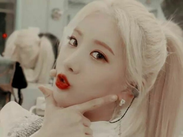 Kim Lip - Loona