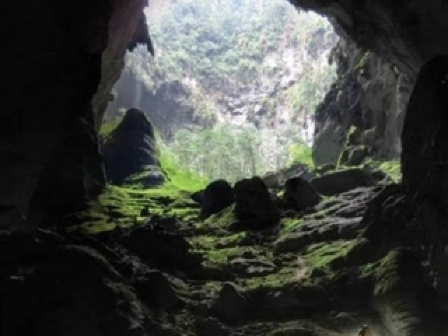 Uma caverna.