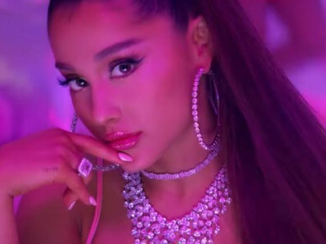 Ariana Grande - 7 Rings