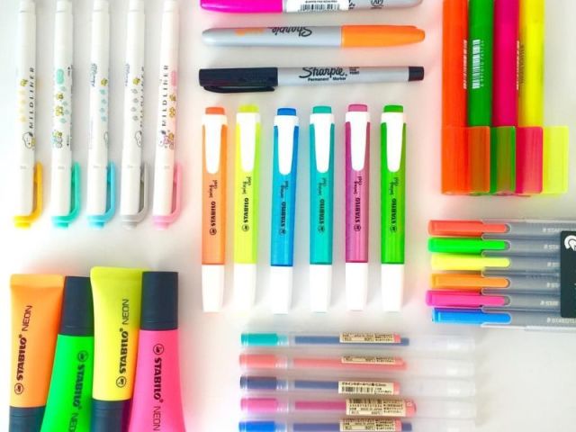 Material escolar neon!