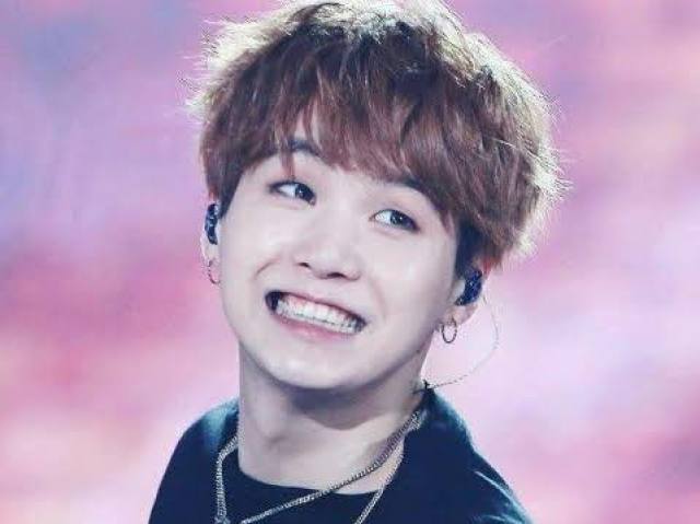 Yoongi ( Suga) OLHA ESSE SORRISOOOO