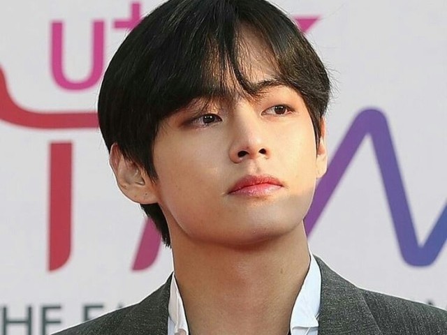 Kim taehyung (V)
