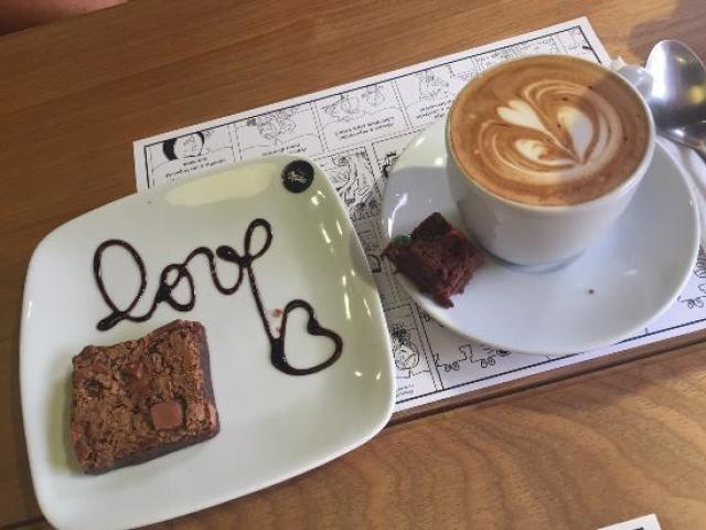 Brownie com cappuccino