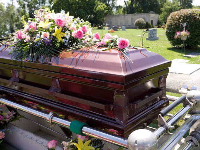 Apanhou tanto que estragou o funeral