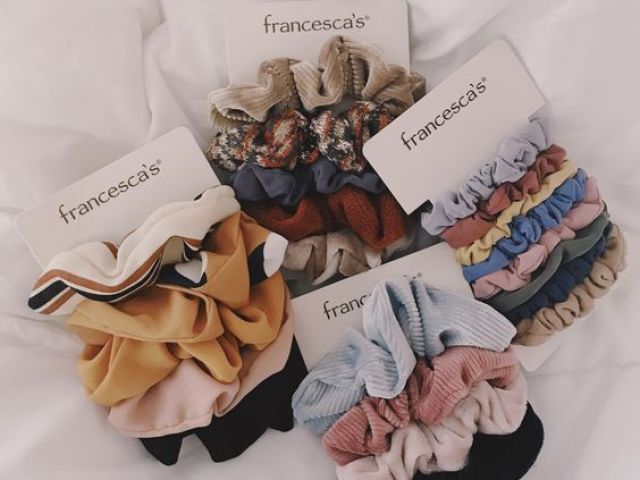 scrunchies! sempre uso elas no braço|sempre preciso de uma para amarrar o cabelo