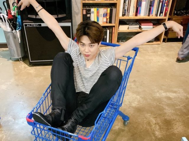 Qual a reação de seus pais ao saber que Park Jimin é seu noivo?