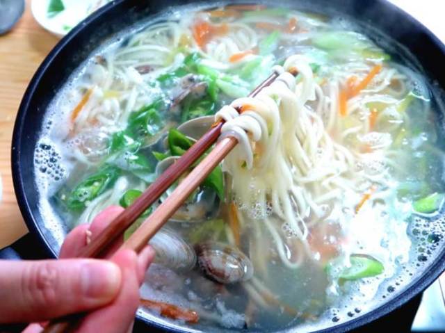 Korean knife noodles