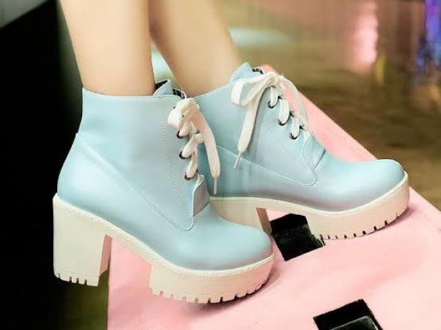 Azul+bota= perfeição
*_*