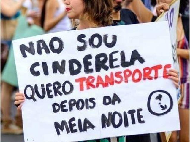 luta pelos seus direitos, uma feminista de respeito 💖 ( não significa sair pra rua mas sim fazer mudanças no dia dia )