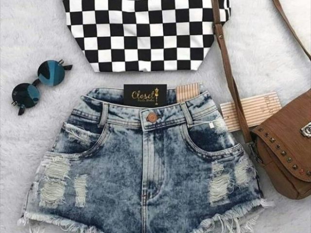 Short+cropped+bolsinha+ocúlos escuro.