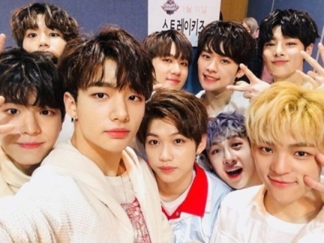 STRAY KIDS