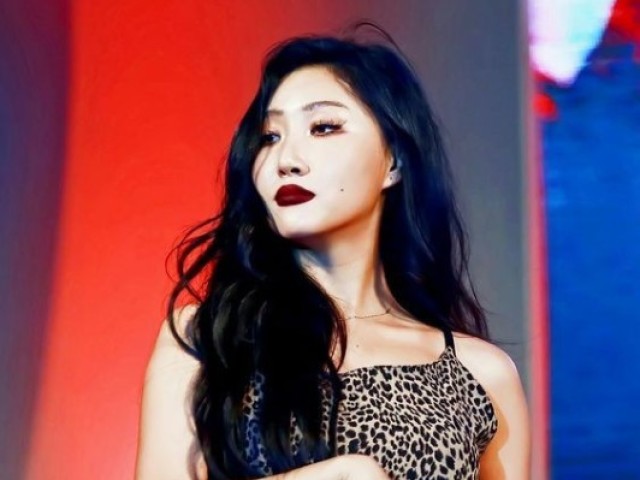 Hwasa (Mamamoo)