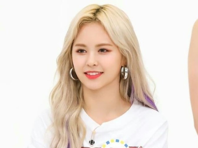 Jiwon ( Everglow )