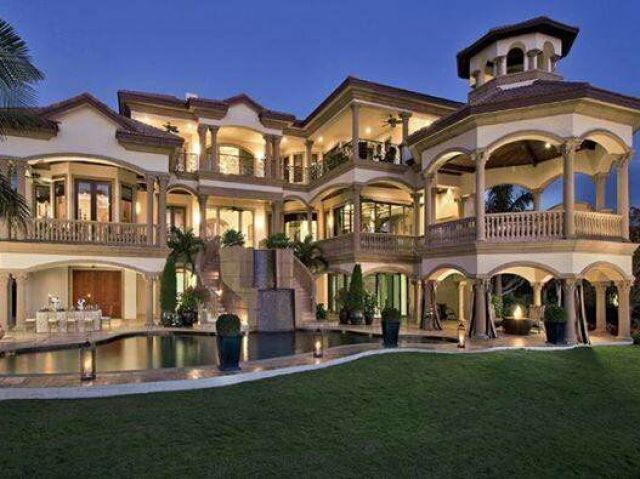 Casa luxuosa e grande