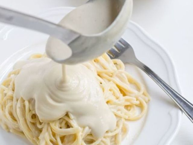 Macarrão com molho branco