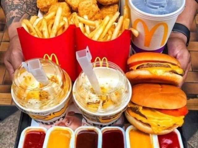 Algo do McDonald's que eu peguei antes de entrar no avião (Ou algum lanche)