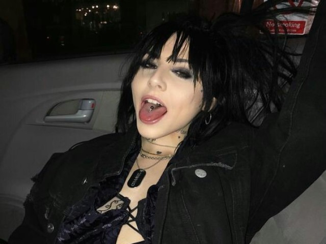 Dark aesthetic girl