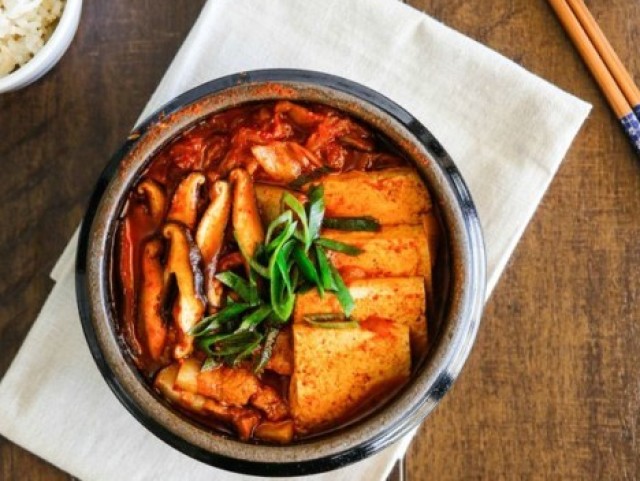 kimchi jjigae