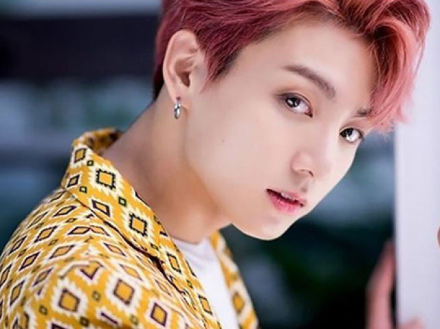 Jungkook com o cabelo vermelho <3