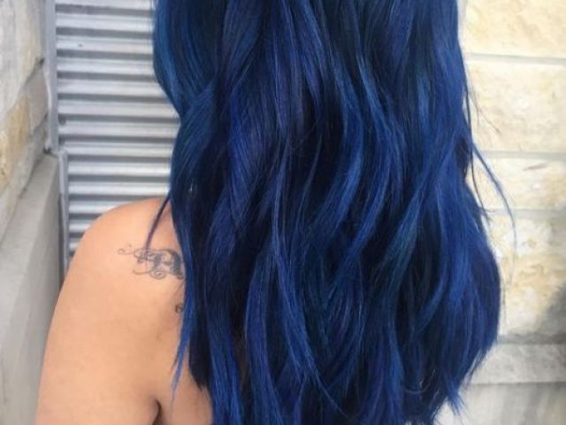 Tinte pelo azul oscuro