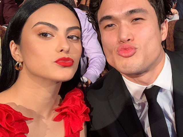 Camila mendes e Charles Melton