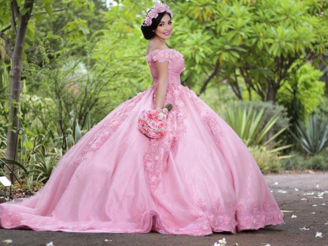 Qual será o seu vestido de baile?